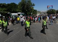 Miembros de la Policía prestarán vigilancia en inmediaciones del estadio Metropolitano.
