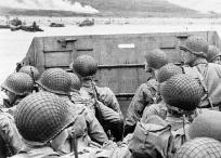 Las tropas estadounidenses se acercan a la playa de Utah, el 6 de junio de 1944, en Normandía, el Día D,
cuando las fuerzas aliadas desembarcaron.