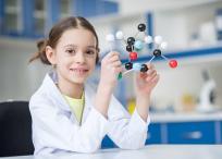 Scientific Challenge busca premiar el talento de mujeres entre los 7 y 18 años, en torno a la ciencia y la tecnología.