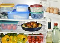 Guardar los alimentos calientes en el refrigerador puede generar intoxicaciones alimentarias.