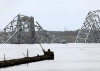 El puente Francis Scott Key después de que fuera chocado por un carguero y colapsara el 26 de marzo de 2024 en Baltimore, Maryland.