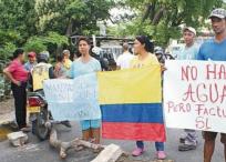 Las protestas por la falta de agua son a diario en los barrios de Santa Marta.