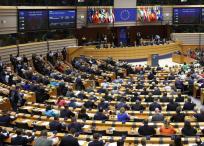 Los miembros del Parlamento Europeo durante una votación en plenaria.