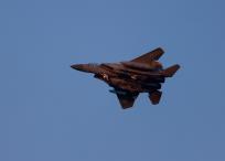 Un caza f-15 del ejército israelí sobrevuela el centro de Israel.