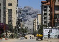 Bombardeos en Al Nuseirat, centro de la Franja de Gaza este miércoles 17 de abril.