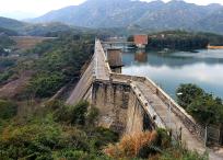 Estos cuerpos de agua también sirven para generar energía hidroeléctrica.