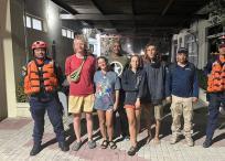 Grupo de turistas europeos rescatados por la Armada de Colombia.