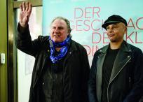 Berlin (Germany), 12/01/2023.- French actor Gerard Depardieu (L) and French director Slony Sow (R) arrive for the premiere of the movie 'Umami' in Berlin, Germany, 12 January 2023. 'Umami' will hit theaters in Germany on 09 February 2023. (Cine, Alemania) EFE/EPA/CLEMENS BILAN