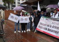 Profesores protestan por nuevo modelo de salud en sede de Fiduprevisora.