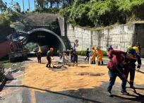 Accidente en túnel Los Azulejos, vía Calarcá - Cajamarca.