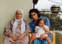 El documental 'Bye Bye Tibériade' (Bye Bye Tiberias), de la directora franco-argelina-palestina Lina Soualem en el que se acerca a cuatro generaciones de mujeres palestinas de su familia, fue galardonado con el premio a Mejor Largometraje de la XXI edición del Festival de Cine Africano de Tarifa-Tánger (FCAT) celebrado en el sur de España.