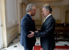 Juan Manuel Santos e Iván Duque en la Casa de Nariño.