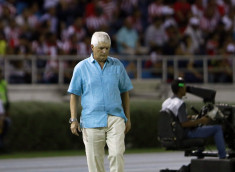 Julio Comesaña, entrenador del Junior, que tiene 72 años.