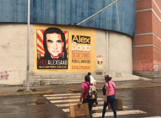 En Caracas, Venezuela, murales del empresario colombiano Álex Saab están en las principales avenidas. La mayoría de los ciudadanos no sabía quién era Saab hasta que fue detenido en Cabo Verde y extraditado a Estados Unidos por ser el supuesto testaferro del presidente venezolano Nicolás Maduro.