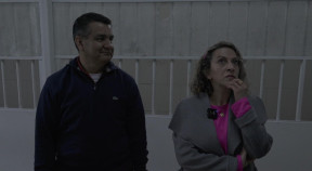 Élmer Fernández junto a la periodista Jineth Bedoya.