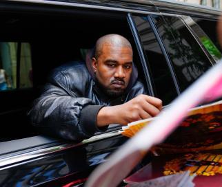 Kanye West ya no hace parte de la lista de Forbes de los más ricos del mundo.