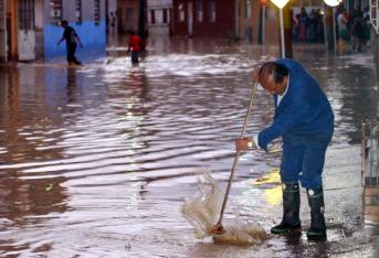 Tunjuelito, que este domingo se inundó, en 2005 también había sufrido los estragos de las lluvias. En ese momento, además de las afectaciones de casas, una niña murió tras el derrumbe de su vivienda.