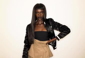 Duckie Thot es una joven modelo de 21 años de origen sudanés que ha dejado al mundo aterrado por su inigualable belleza. Es conocida en su país e internacionalmente como ‘la Barbie humana’ negra.