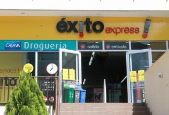 Los supermercados Éxito, si bien nacieron bajo el liderazgo del colombiano Gustavo Toro en 1949, el grupo empresarial fue vendido en 2007 al Grupo Casino, una sociedad francesa.