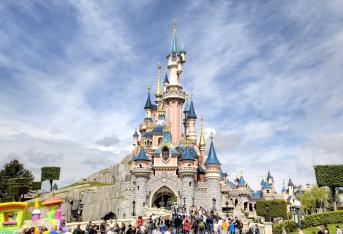 20. Disneyland en París: es catalogado en la página de viajes como 'el lugar perfecto para sentirse como un niño durante horas'. Este parque mantiene la línea de los parques de Orlando y California.