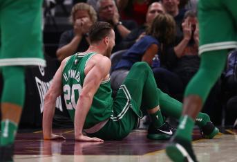 El alero de los Celtics, Gordon Hayward, sufrió fractura en el tobillo izquierdo cuando se jugaba el minuto cinco del partido inaugural de la temporada 2017-2018 de la NBA.