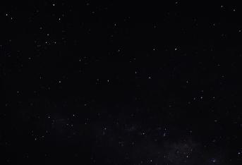 1. Apuntar la mirada hacia la constelación de Orión, punto del cielo en el que aparecen la oriónidas (de ahí proviene su nombre).