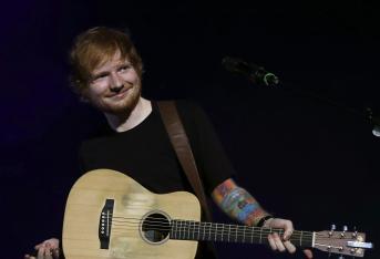 El cantante británico Ed Sheeran fue el artista más escuchado en el 2017. Además, su canción  “Shape of You”, no sólo fue la más escuchada del año, sino que también la que logró superar el récord de reproducciones en la plataforma digital.
