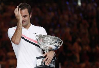 Después de obtener en el Abierto de Australia su título número 20 en Grand Slams venciendo a Marin Cilic, Roger Federer subió al escenario a recibir su premio y rompió en llanto.