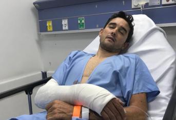 Luego del incidente, Óscar Sevilla sufrió una fractura en el radio de su brazo izquierdo.