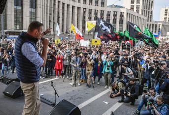 Protestas en las calles de Moscú demandan libertad en internet en Rusia este 30 de abril tras el bloqueo de la aplicación de mensajería cifrada Telegram.
