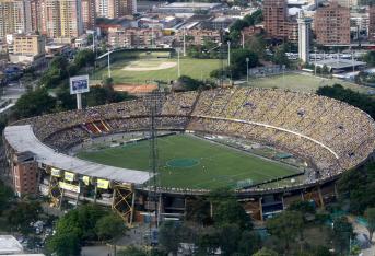 3. Estadio Atanasio Girardot: tiene un aforo de 46.268 espectadores y es sede de los equipos Atlético Nacional y Deportivo Independiente Medellín. Fue inaugurado en marzo de 1953 y su última remodelación fue en el 2011.