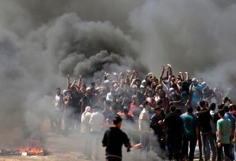 Al menos 60 palestinos murieron por disparos israelíes durante las manifestaciones del lunes en la frontera entre Gaza e Israel, según el Ministerio de Salud palestino.
