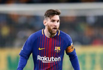 La lista la encabeza el astro del fútbol argentino, Lionel Messi. ‘La Pulga’ juega actualmente –y durante toda su carrera futbolística- en el FC Barcelona, uno de los clubes más laureados en el escenario del deporte. Su valor es de 220, 5 millones de dólares.