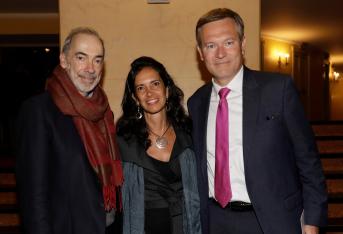Manuel José Álvarez, Tatiana Ogliastri y Gautier Mignot, embajador de Francia en Colombia.