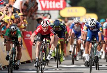 Así se vivió el sprint final de la etapa 4 Tour de Francia 2018, con un Fernando Gaviria impresionante.