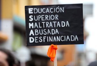 La Federación Colombiana de Trabajadores de la Educación (Fecode) realizaron un paro nacional de 24 horas en el que participaron profesores y estudiantes de universidades públicas.