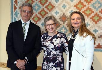 Juan Manuel Lara, Jana Zikmundova, embajadora de Bélgica en Colombia, y Diana Restrepo.