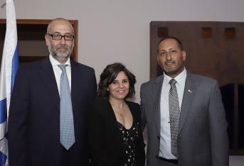 El embajador de Israel, Marco Sermoneta; la secretaria Política, Inbal Natan y el consul, Yuval Sharabi.