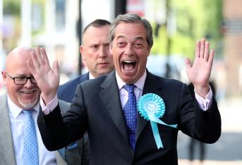Nigel Farage, uno de los líderes del Brexit, llegó este lunes a Newcastle (nordeste de Inglaterra) para hacer campaña por las elecciones Europeas que comienzan este 23 de mayo.