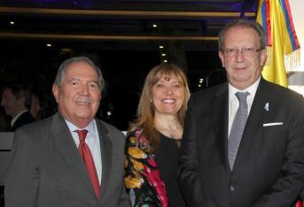 Guillermo Botero,  ministro de Defensa;  Nannete Burcet de Stubrin y Marcelo Stubrin.