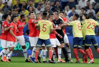 Colombia enfrenta a Chile en los cuartos de final de la Copa América 2019 en un juego con emoción, lucha y un gol anulado.