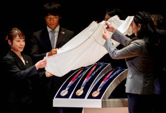 Tokio presentó hoy las medallas que se entregarán en los Juegos Olímpicos del 2020.