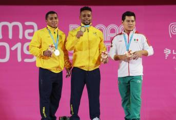 Francisco Mosquera y Jhon Serna son los primeros oro y plata de Colombia. Ganaron estas medallas en las competencias de pesas.