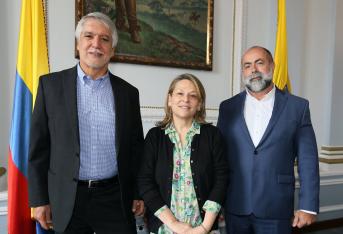 Enrique Peñalosa, alcalde de Bogotá; Sonia Sarmiento y Rodolphe el-Khoury, decano de la Facultad de Arquitectura de la Universidad de Miami.