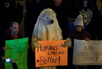 Participantes en la gran "Marcha por el Clima", convocada por Alianza por el Clima, Emergencia Climática Ya y Ecologistas en Acción. Algunos usaron disfraces de animales que están en peligro por el cambio climático.