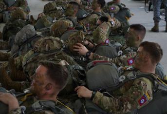 El ejercicio contó con la participación de 150 paracaidistas, 75 norteamericanos y 75 colombianos.