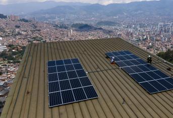 Metro de Medellín instala paneles solares