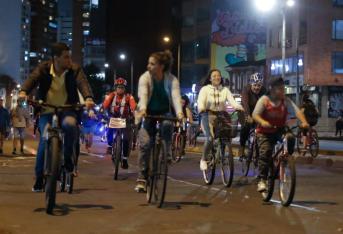 Este jueves 10 de agosto se llevó a cabo la ciclovía nocturna en la capital bogotana, la cual inició desde las 6:00 p.m. y termina a las 12:00 a.m.