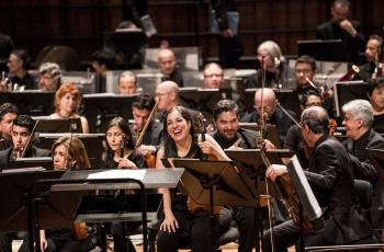La orquesta ha llevado la música clásica y el folclor colombiano a teatros, hospitales, parques y colegios distritales, entre otros espacios de Bogotá.