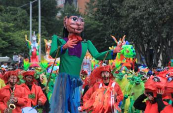 En el desfile 'Bogotá siente la fiesta' organizado por el Distrito, participarán 1.600 jóvenes y adultos mayores.